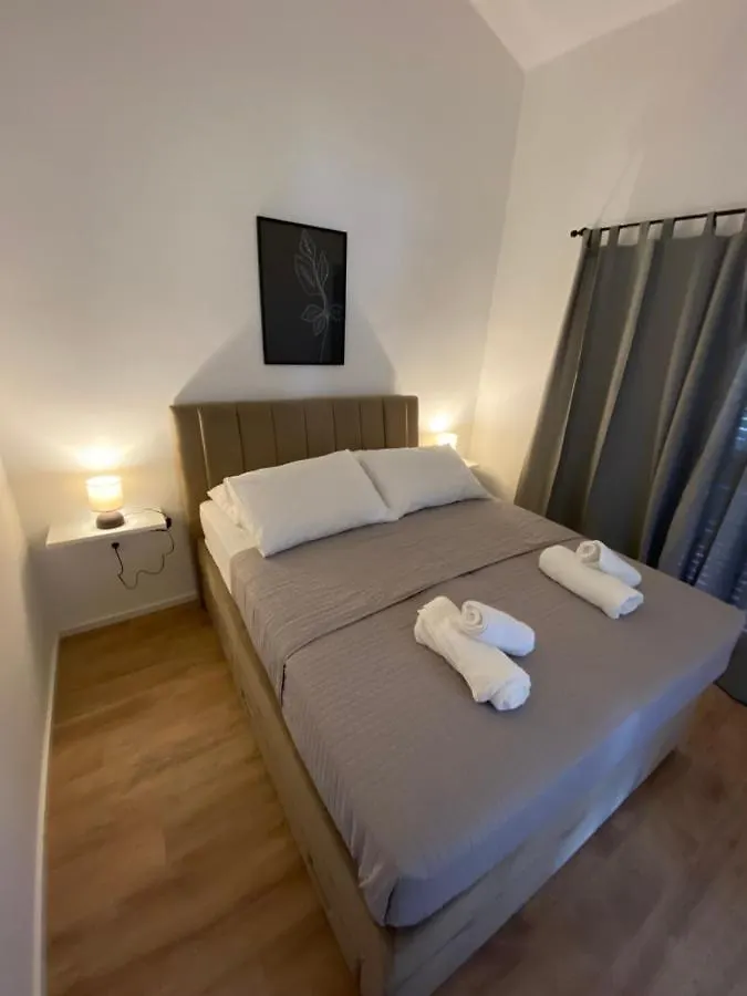 Apartments Mima Petrcane 0*,
