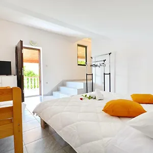  Apartment Maca